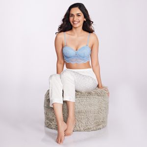 manushi wearing blue color clovia bralette