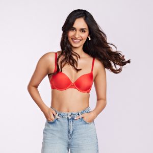 manushi wearing clovia red color pushup bra
